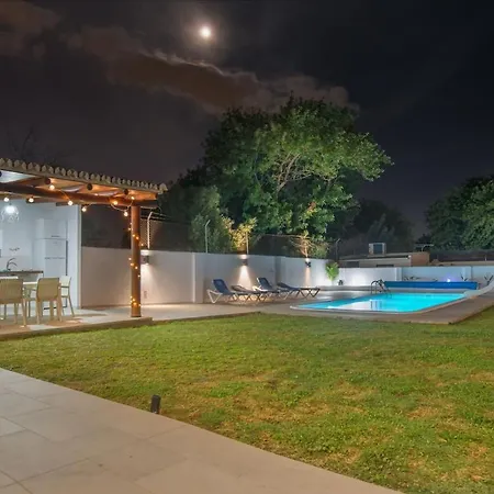 2 Independant Fully Equipped With Heated Pool And Jacuzzi Villa *