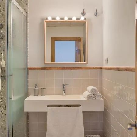 2 Independant Fully Equipped With Heated Pool And Jacuzzi